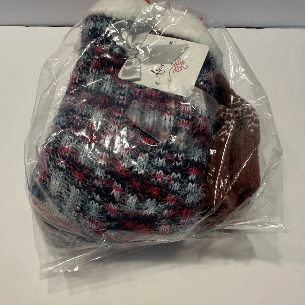 Bath‎ and Body Works new in bag slipper socks and gloves